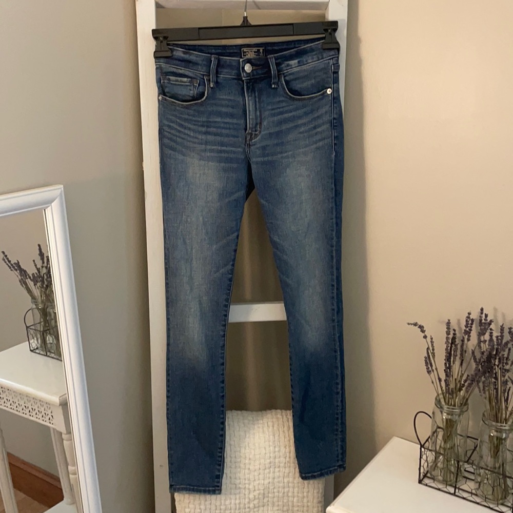 LAST CHANCE ‼️ Abercrombie & Fitch Mid Rise Super Skinny Jeans